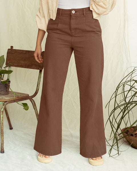 Jean bota ancha con bolsillos funcionales#color_813-cafe