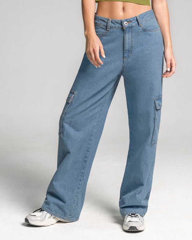 Jeans bota ancha con bolsillos laterales funcionales