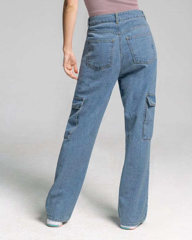 Jeans bota ancha con bolsillos laterales funcionales