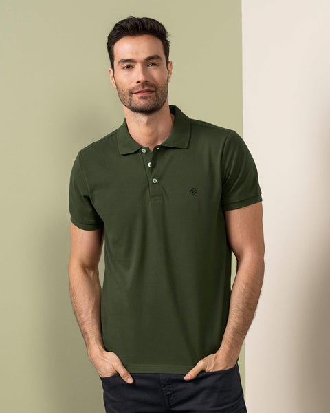 Camiseta tipo polo con bordado en frente#color_249-verde