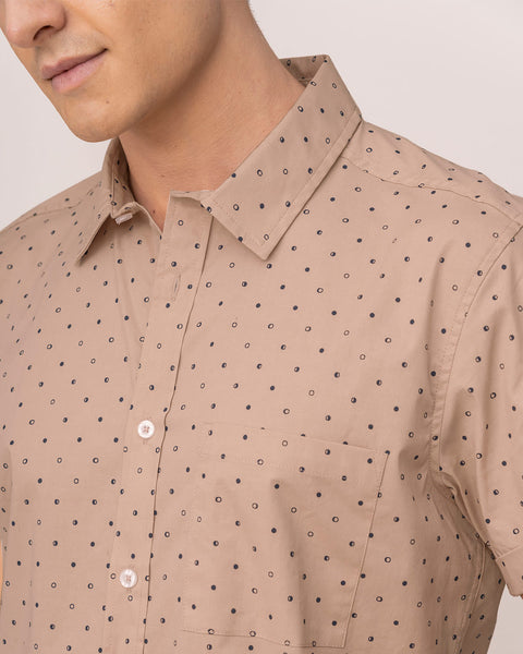 Camisa manga corta estampado continuo para hombre#color_304-rosa-estampada