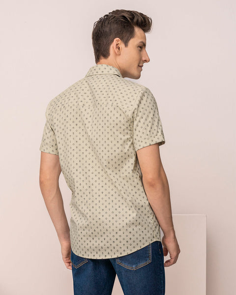 Camisa manga corta estampado continuo para hombre#color_807-beige-estampado