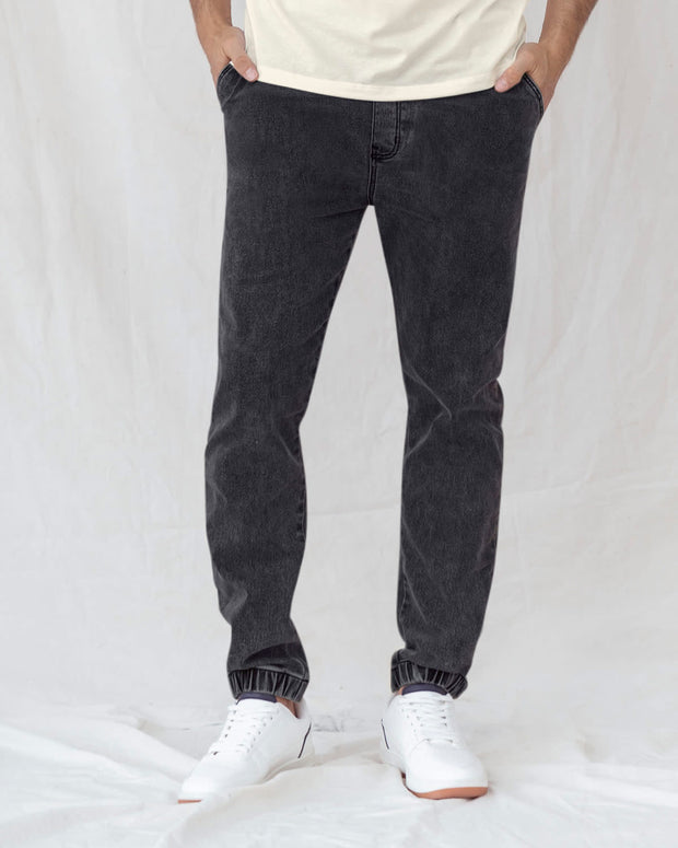 Pantalón tipo jogger con cordón ajustable en cintura#color_700-negro