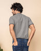 Camiseta con cuello henley y perilla funcional#color_717-gris