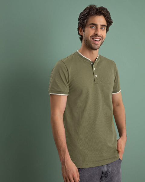 Camiseta con cuello y puños tejidos en contraste#color_660-verde