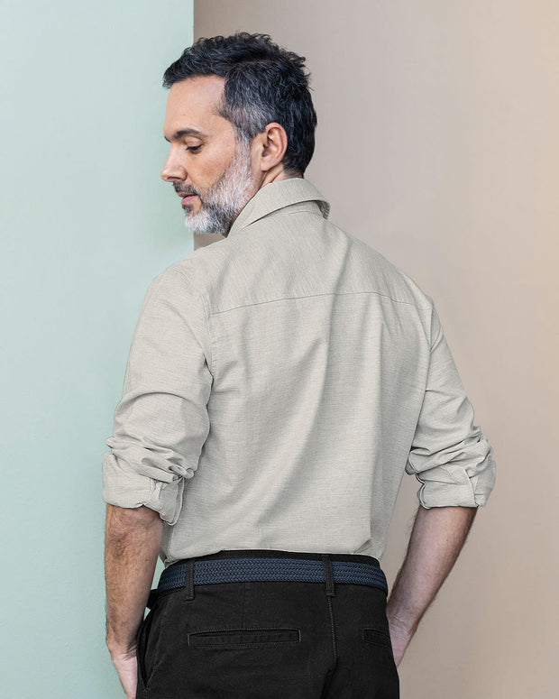 Camisa manga larga con perilla funcional y cuello camisero#color_778-gris-claro