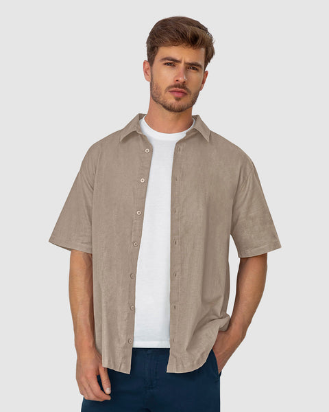 Camisa manga corta con perilla funcional y cuello camisero#color_873-camel