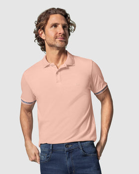 Camiseta tipo polo con elástico decorativo en puños#color_301-rosado-pastel